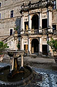 Tivoli, villa d'Este, fontana del tripode. 